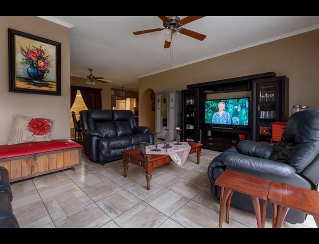 4 BEDROOM HOUSE FOR SALE IN THE REEDS